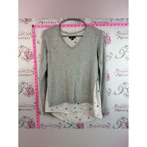 RW&CO. Long sleeve floral sweater V‑Neck Sweater Tunic with White Floral Back